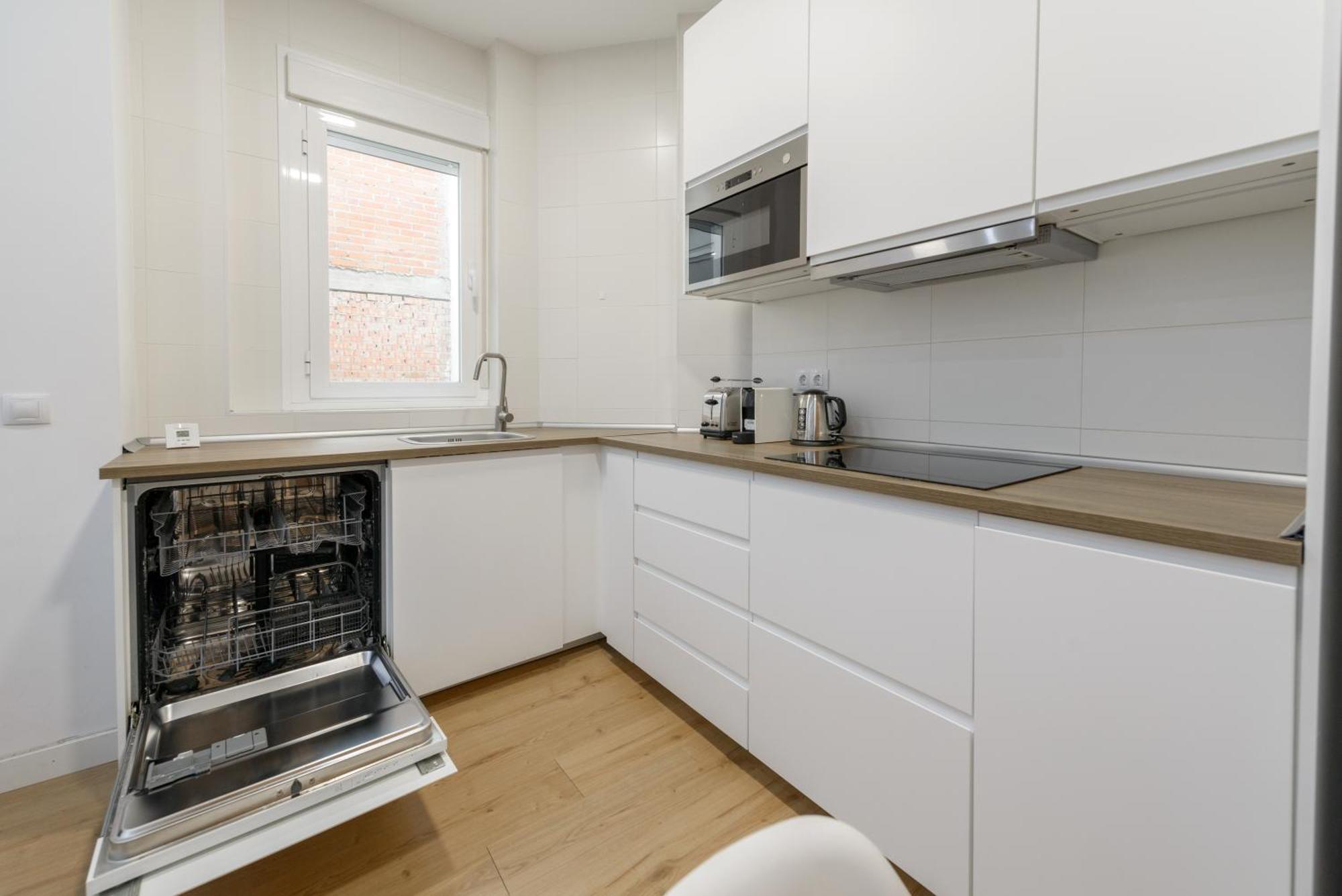 Avila Calle, Precioso Estudio En Santiago Bernabeu-Estrecho En Segundo Piso Sin Ascensor Apartman Madrid Kültér fotó