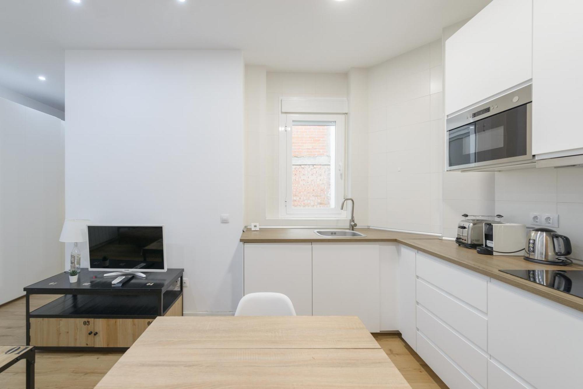 Avila Calle, Precioso Estudio En Santiago Bernabeu-Estrecho En Segundo Piso Sin Ascensor Apartman Madrid Kültér fotó