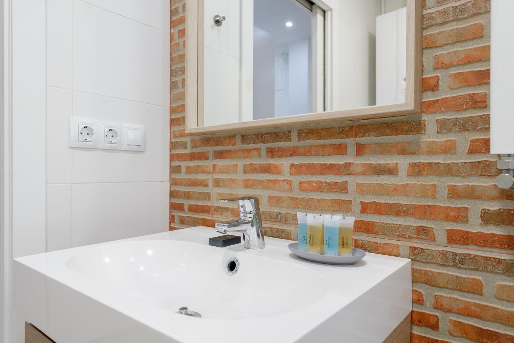 Avila Calle, Precioso Estudio En Santiago Bernabeu-Estrecho En Segundo Piso Sin Ascensor Apartman Madrid Kültér fotó