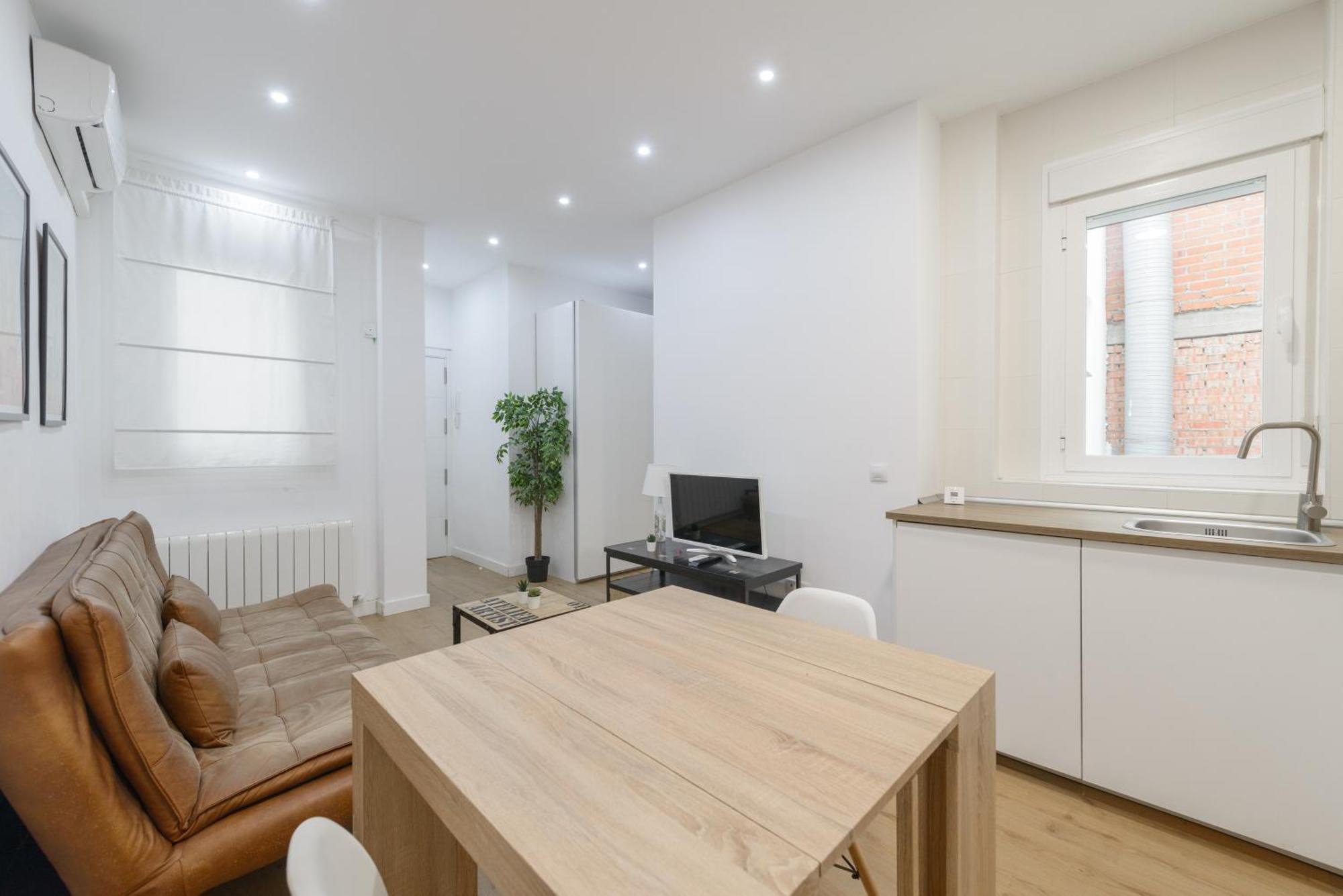 Avila Calle, Precioso Estudio En Santiago Bernabeu-Estrecho En Segundo Piso Sin Ascensor Apartman Madrid Kültér fotó